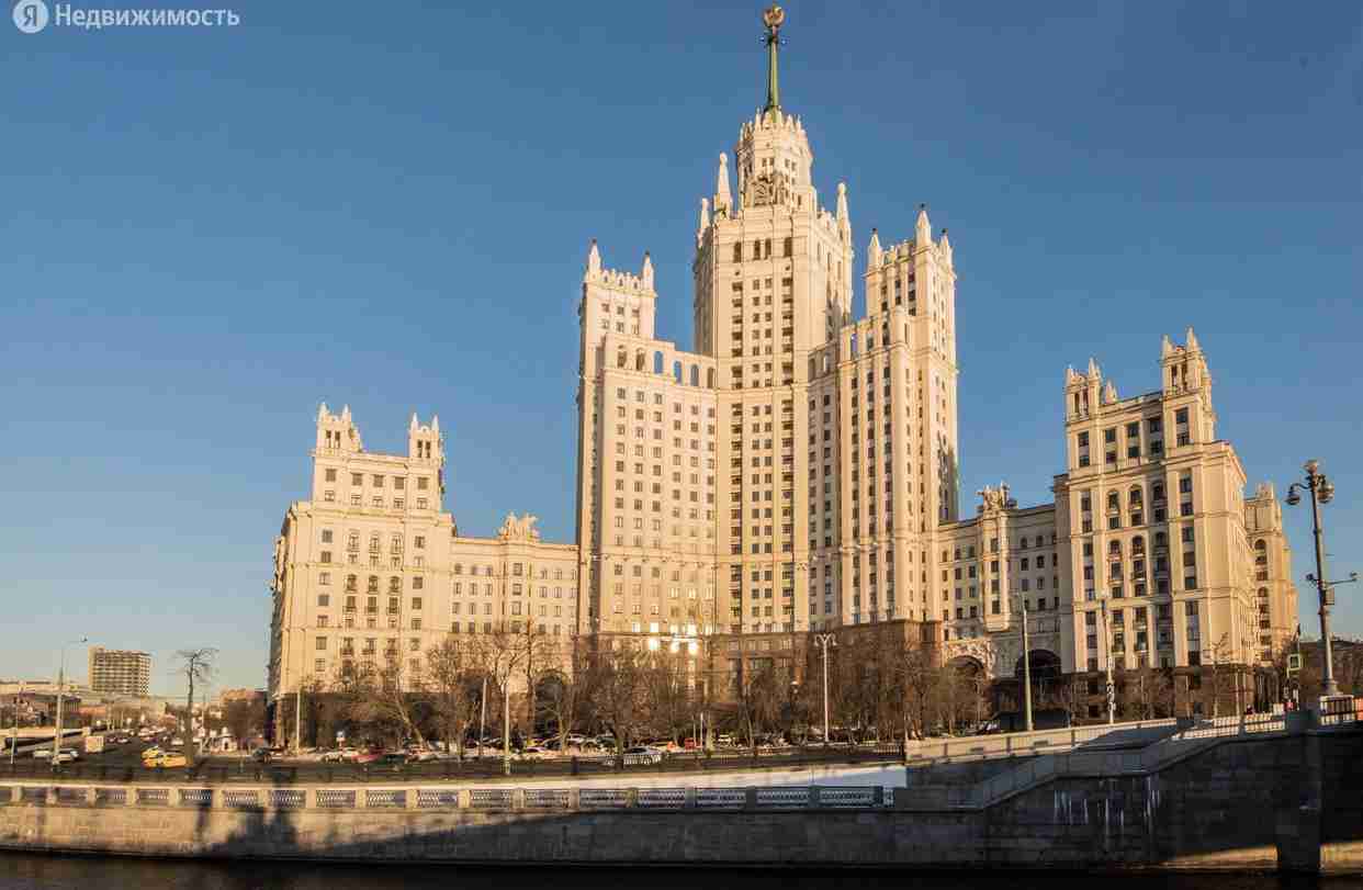 Близко от дома "Котельническая набережная 1/15, кв. А..."