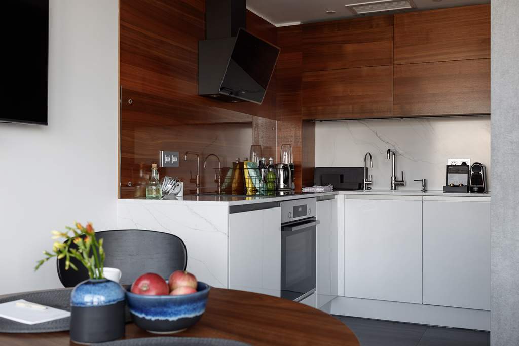 Кухня "Стильная и комфортная студия Скетч"