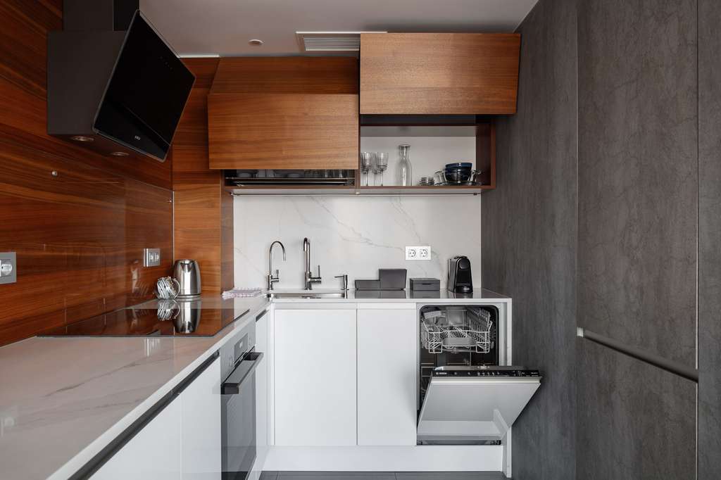 Кухня "Стильная и комфортная студия Скетч"