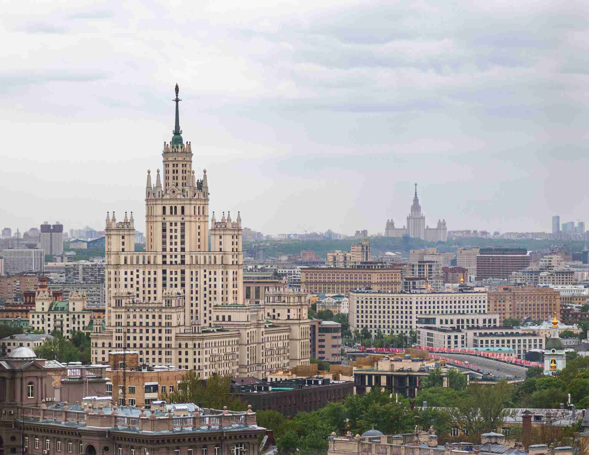 surroundings-photo-kinds "Апартмани # 305 Клубска кућа "Цхкалов" са погледом на Кремљ и Москва - град"