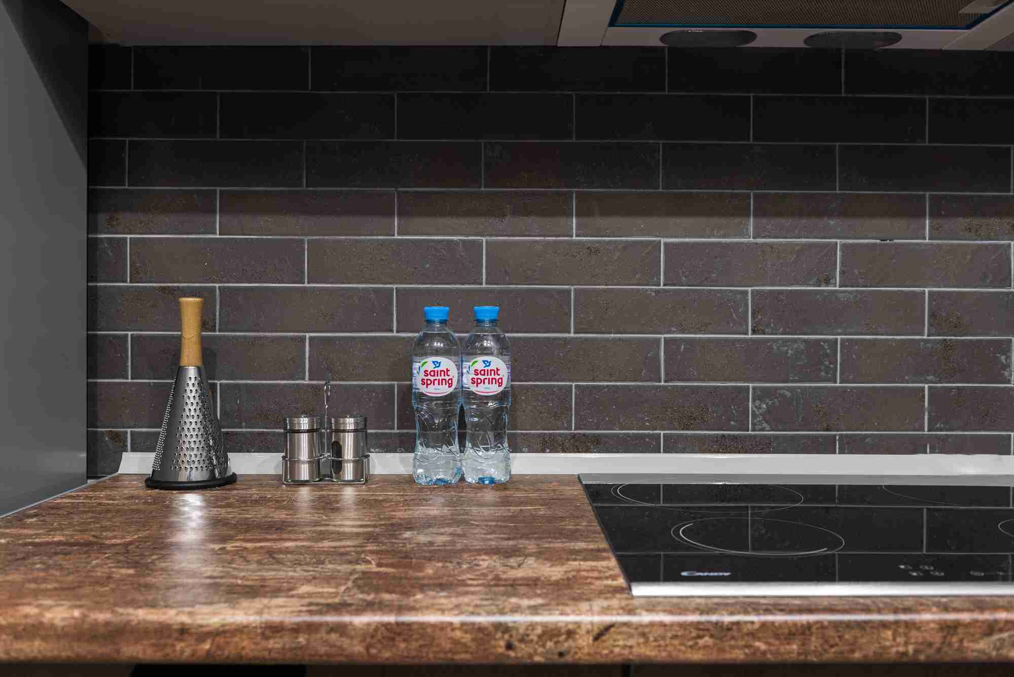 Kitchen "RE FORM apartments - spacious stylish loft near the subway"