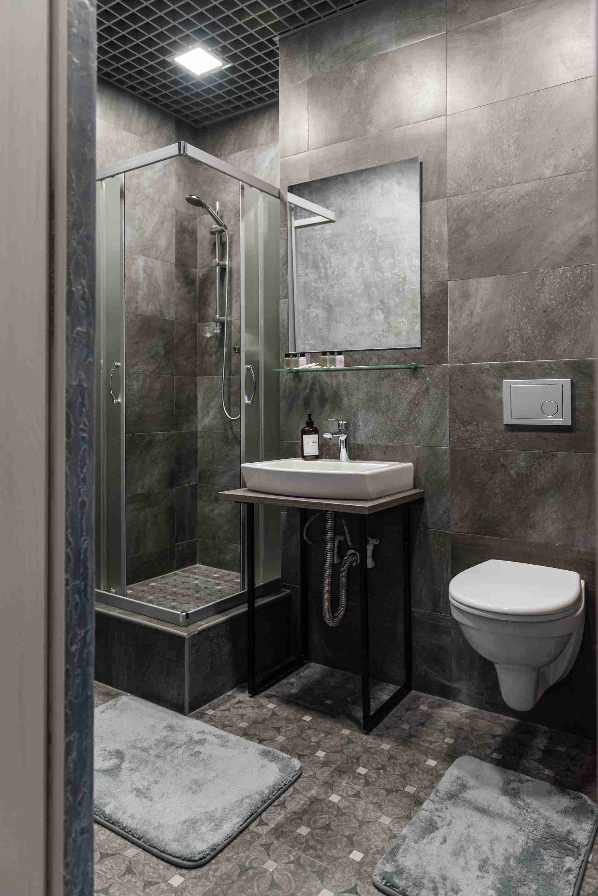 Bathroom "RE FORM apartments - spacious stylish loft near the subway"