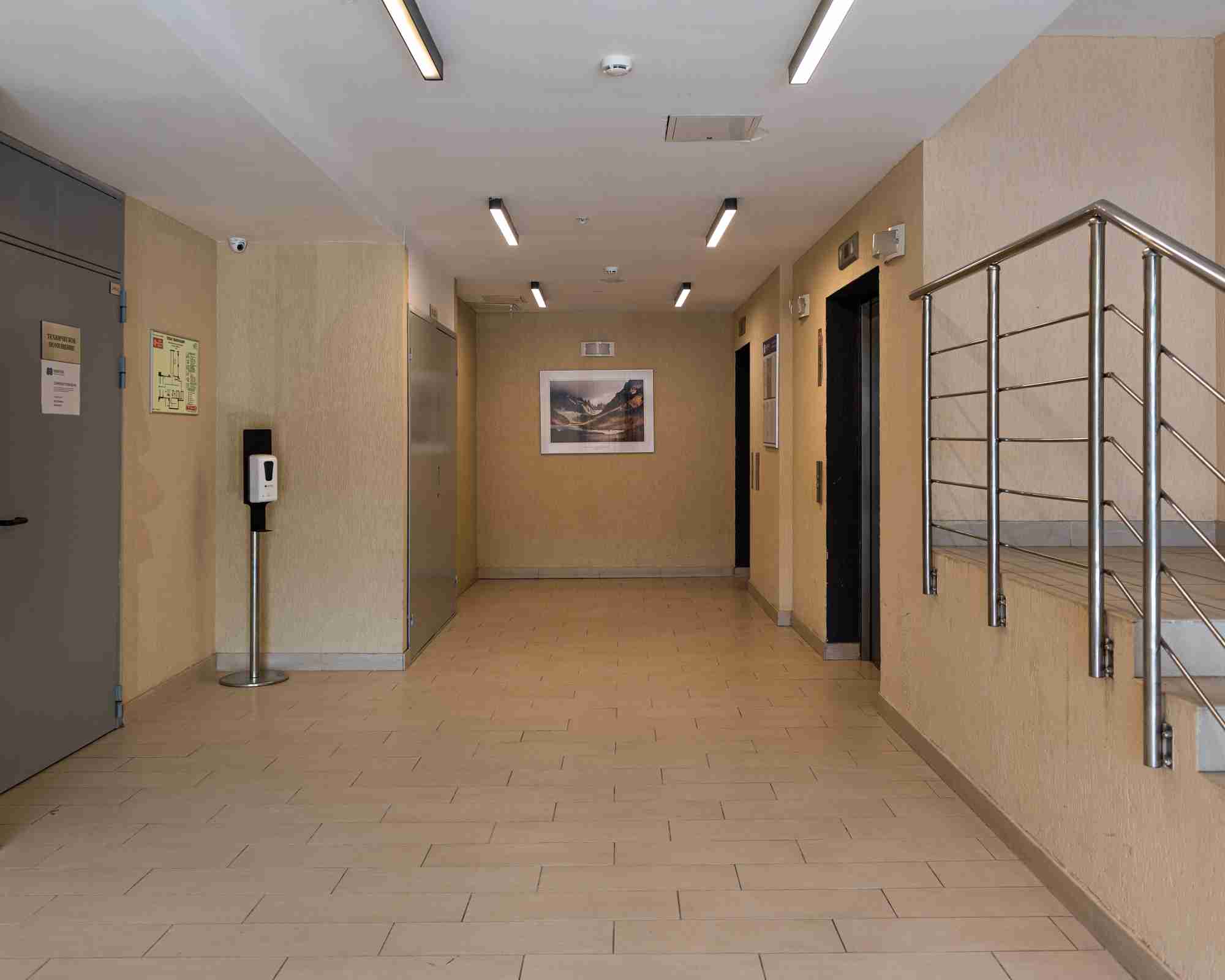 Interior photos "RE FORM apartments - spacious stylish loft near the subway"