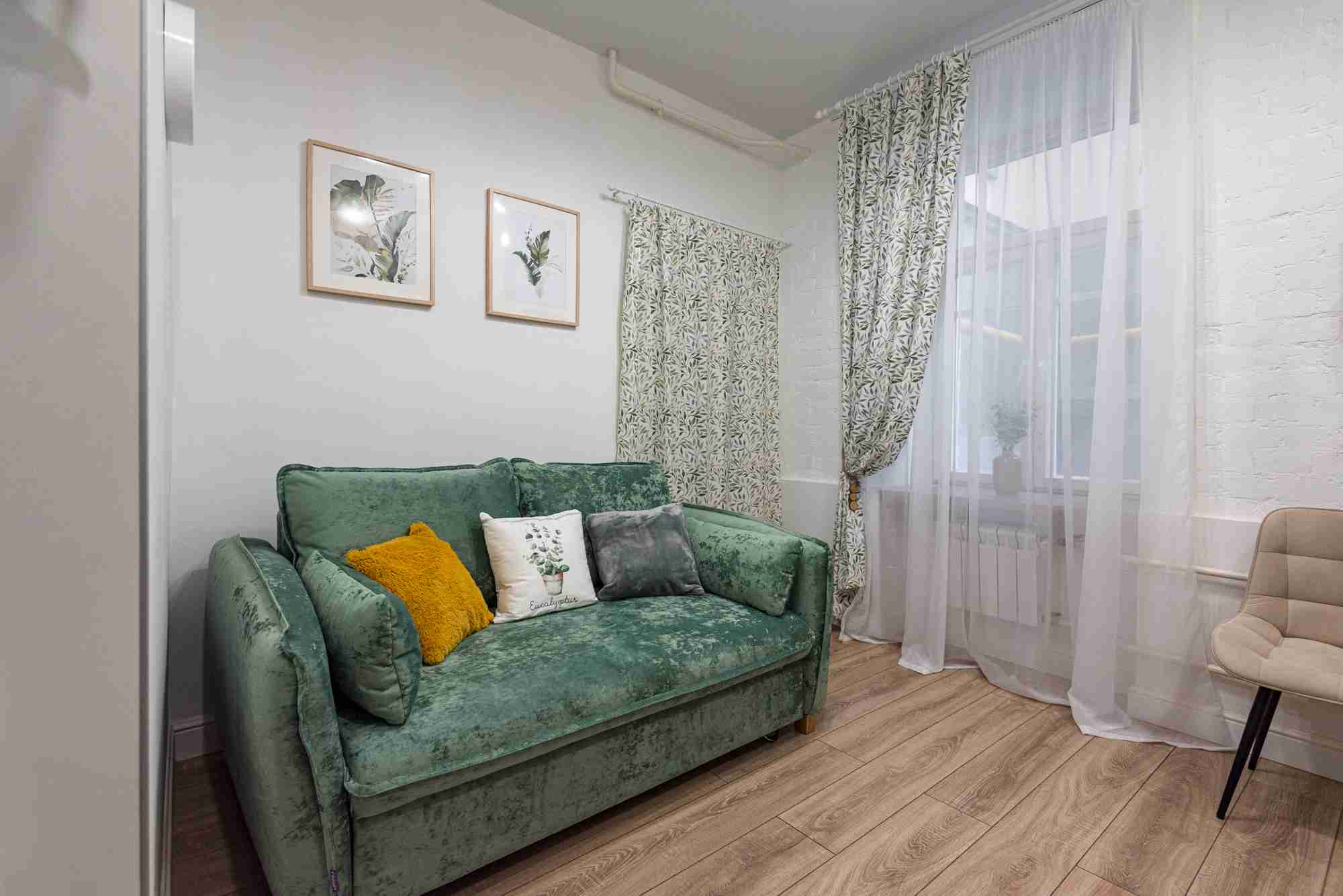 inside-photo-kinds "الاستوديو مع الزخارف النباتية"