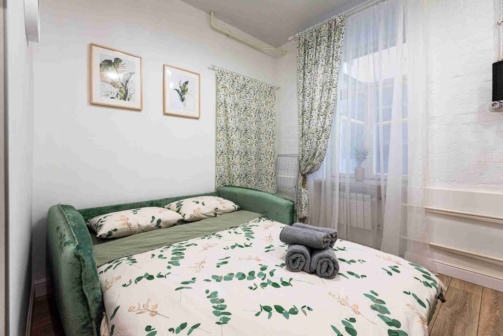 inside-photo-kinds "الاستوديو مع الزخارف النباتية"